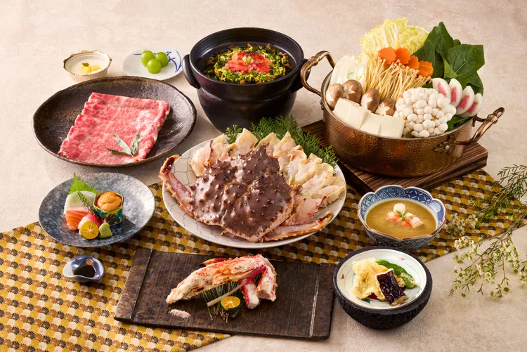 台北喜來登大飯店桃山「活鱈場蟹會席 御獻立」，以多元日式技法完整呈現蟹鮮。寒舍集團提供