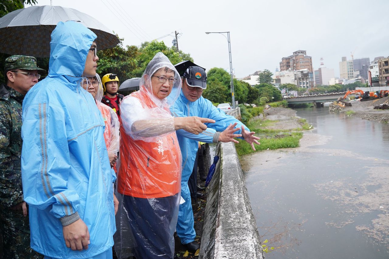 薔琵颱風來襲! 楊文科視察豆子埔溪、校園工地防颱整備