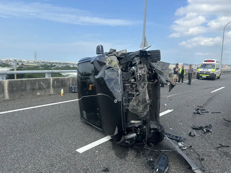 租賃車翻覆。國道警方提供