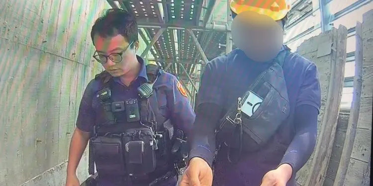 警方逮捕洪男。大園警分局提供