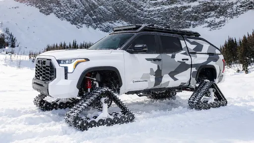 Toyota五款越野車變身雪地戰車　換裝履帶挑戰極端地形
