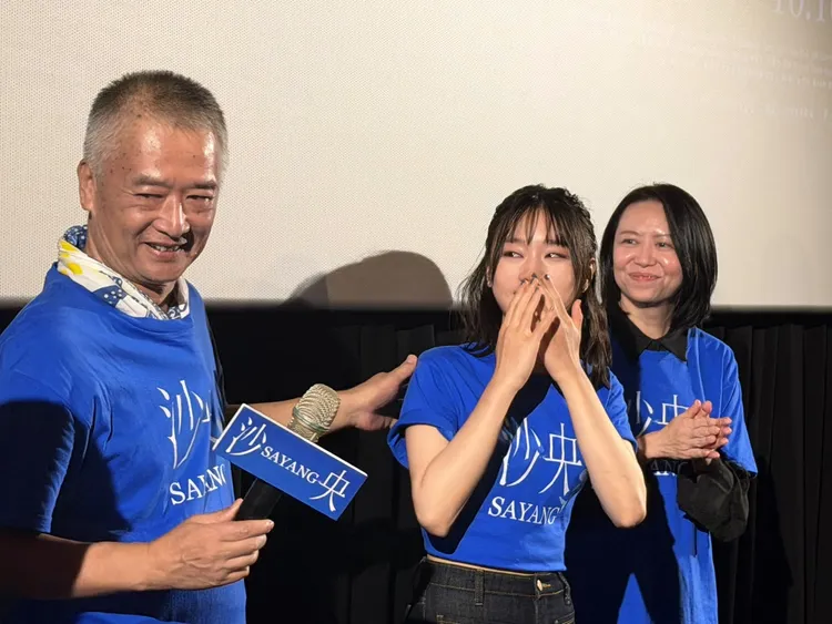 《沙央》導演湯湘竹(左起)、湯詠絮、製片人張煒珍出席影人見面會，湯詠絮忍不住感動落淚。甲上提供