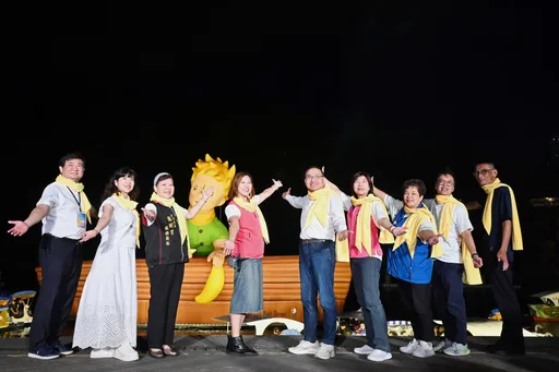碧潭變身夢幻小王子星球！19公尺巨型氣膜裝置點燈　70艘發光腳踏船浪漫登場