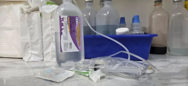 新北一名寵物保母替腎貓施打輸液，因未具獸醫資格最高可罰50萬(示意圖，非本案器械)。動保處提供