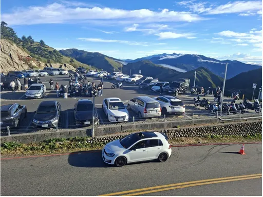 上武嶺拍片爬岩壁、韓籍女藝人躲車內煮食　太管處要罰了