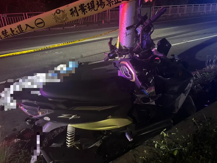 車頭嚴重毀損。翻攝畫面