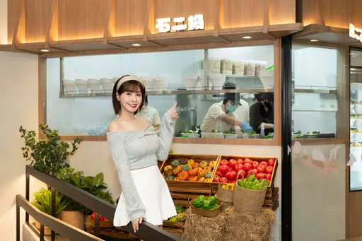 石二鍋全台破百店　峮峮站台曝私房吃法、感蝦卡白蝦吃一年