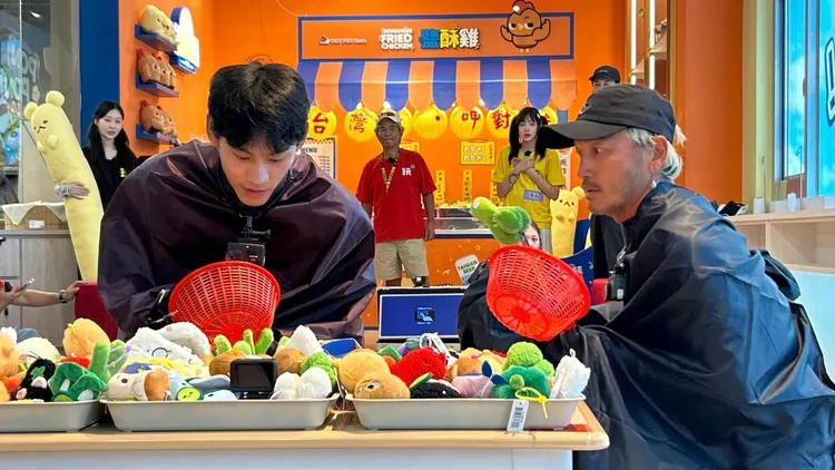 各務孝太（左）、KID玩遊戲。綜藝玩很大提供