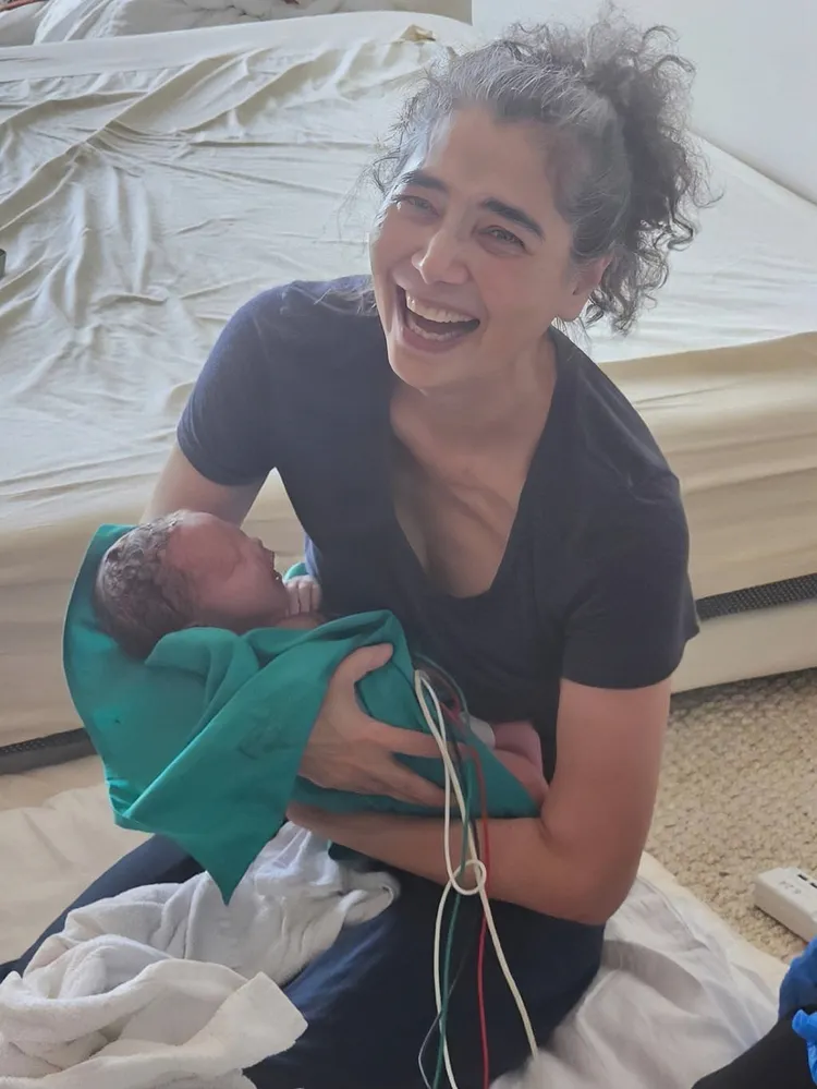 女兒謝沛恩產子賴佩霞與外孫Baby V合照。繁星皓月提供