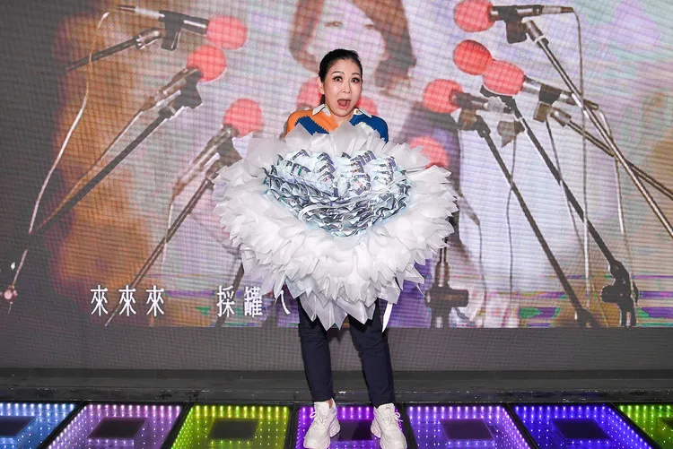張秀卿開心舉辦慶功宴。名人演藝事業提供