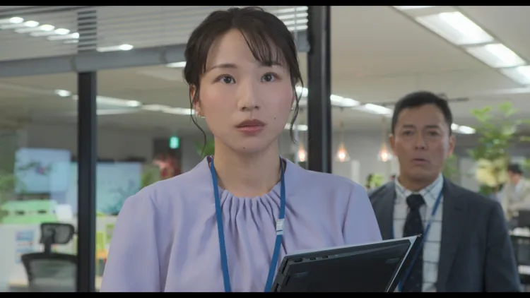 長谷川奈央片中出賣自己的影子，換取事業、愛情。幸福科學提供
