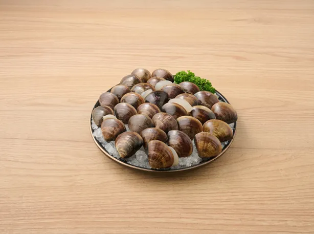即日起至11/30，至聚內用消費指定套餐，並出示日本或台灣交通卡，即贈特盛爆鮮蛤蠣1份。王品集團提供