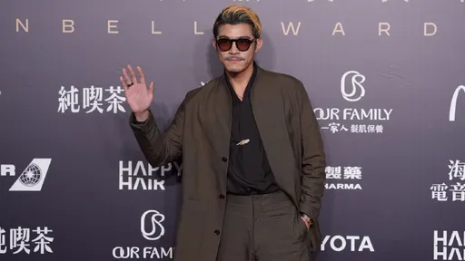 金鐘紅毯｜「最狂三太子」王柏傑　金髮+小鬍子又痞又帥