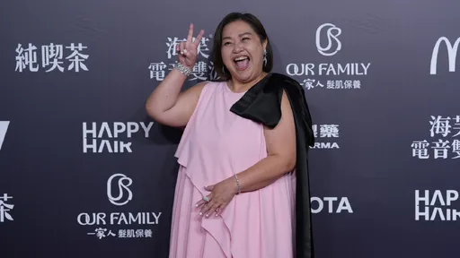 金鐘紅毯｜鍾欣凌點名許光漢演親密戲　楊祐寧引爆尖叫聲