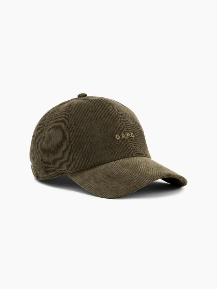 Gap x A.P.C.聯名系列Logo燈芯絨棒球帽，1999元。品牌提供