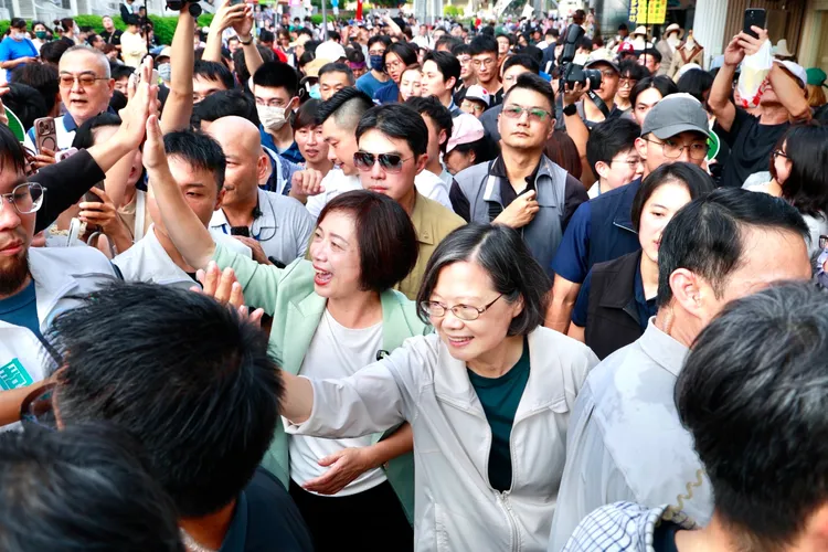 蔡英文陪同何欣純逛一中街引起轟動。何欣純競總提供