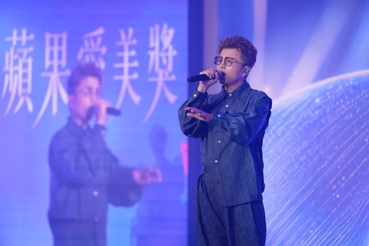 小宇歌聲迷人，外型也明顯「縮水」。彭欣偉攝