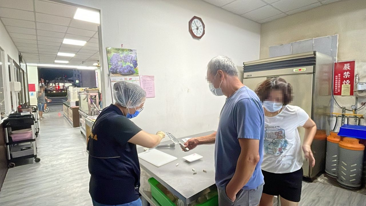 台中火雞肉飯名店爆食物中毒 至少8人不適!遭衛生局勒令停業