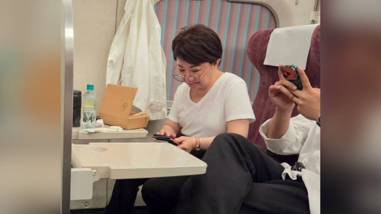 盧秀燕搭高鐵「野生照」曝光 網揪反差:坐商務艙吃剩菜?