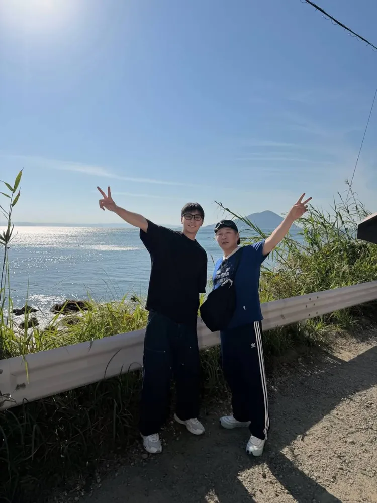 胡瓜父子赴福岡度假。翻攝胡釋安IG
