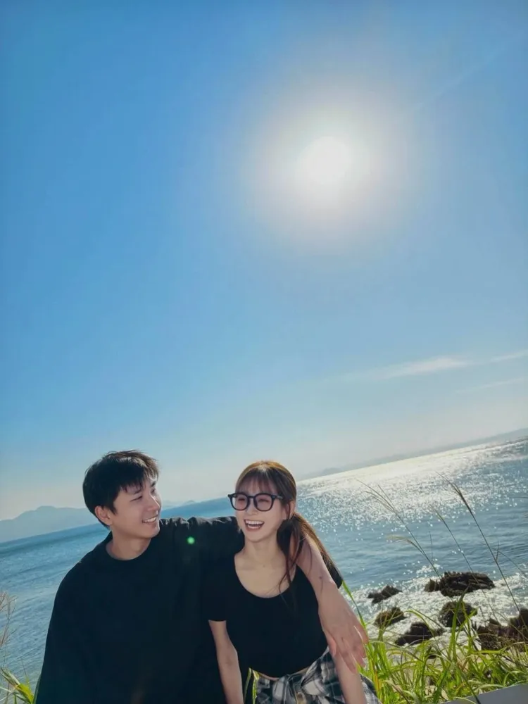 胡釋安（左）甜蜜曬女友。翻攝胡釋安IG