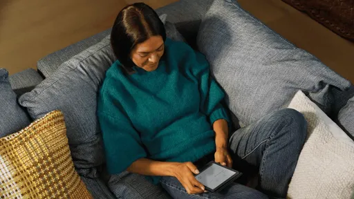 Kindle新機更輕薄　新增鋁背款、翻頁遙控器登場