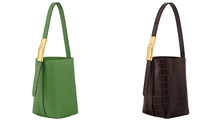 Longchamp Le Smart抹茶色水桶包XS（左）2萬9700元、Le Smart摩卡色水桶包XS（右）2萬6800元。品牌提供