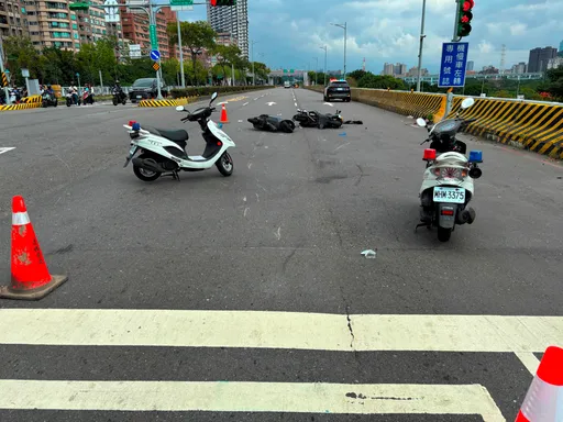 永和環快死亡車禍！糊塗騎士追撞等紅燈機車女　目擊者：她趴地一動也不動