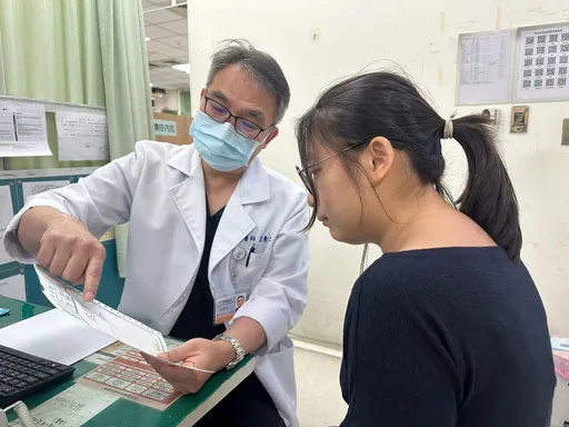 熟女服藥後竟「歪頭、眼球上吊」以為中風　醫揪出止吐藥副作用
