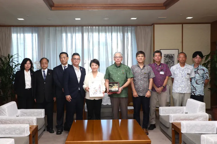 台中市府與沖繩縣府團隊合影。市府提供