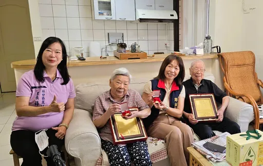 攜手走過一世紀！百歲夫妻養生習慣不同　一句話揭長壽秘訣