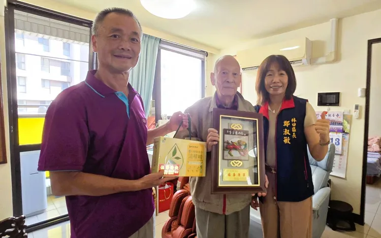 今年邁入99歲的東勢里馮伯伯認為運動及保持好心情，是健康的不二法門。公所提供
