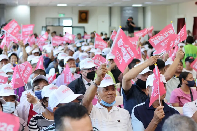 競選總部成立大會上出現不少支持者。翻攝照片