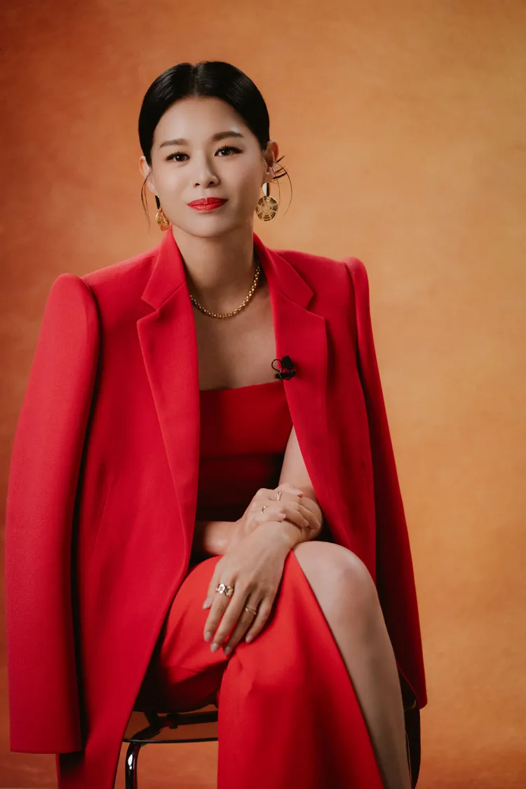 胡杏兒飾演的蘇蔓菱是歐文昔日的舊拍檔。壹壹喜喜電影提供