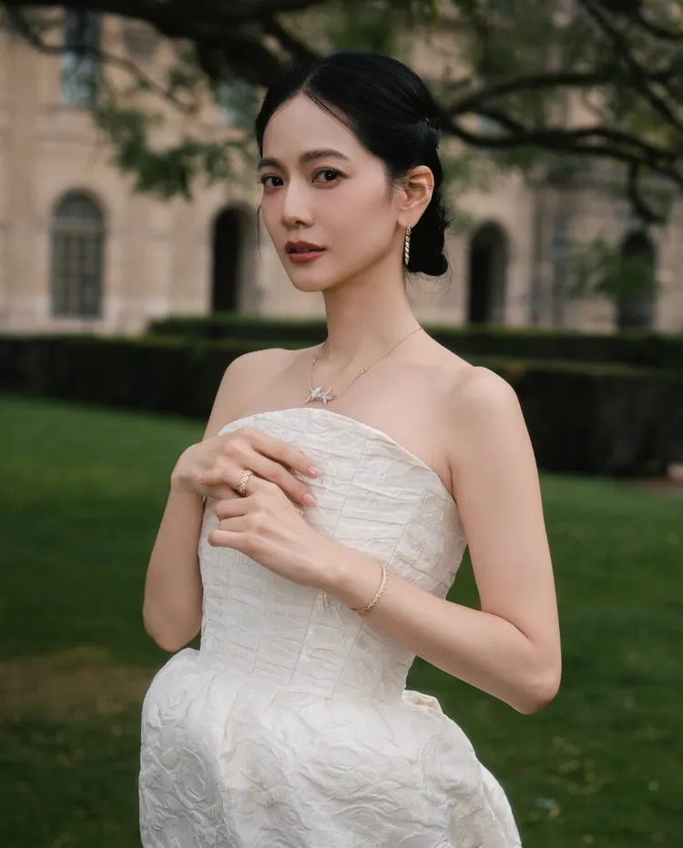 曾之喬在巴黎演繹Tiffany & Co.全新Wings系列。品牌提供