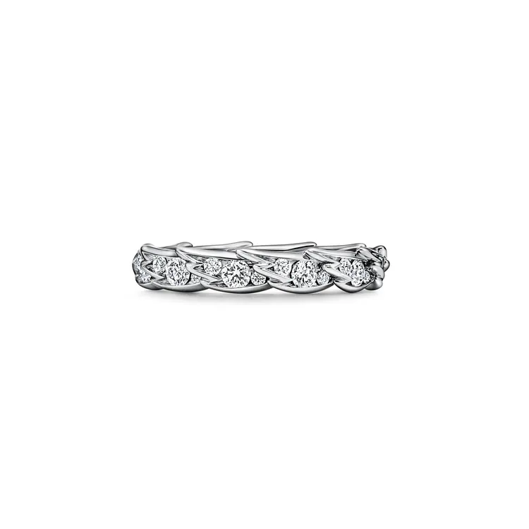 Tiffany 石上鳥珠寶系列 Wings 窄版戒指（鉑金鋪鑲鑽石），29萬6000元。品牌提供