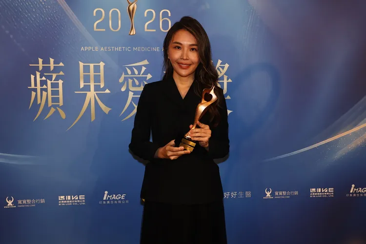璞之妍診所院長蔡佳芬醫師在2026蘋果愛美獎中獲得12904票，再度獲選「十大人氣醫師」。攝影中心攝