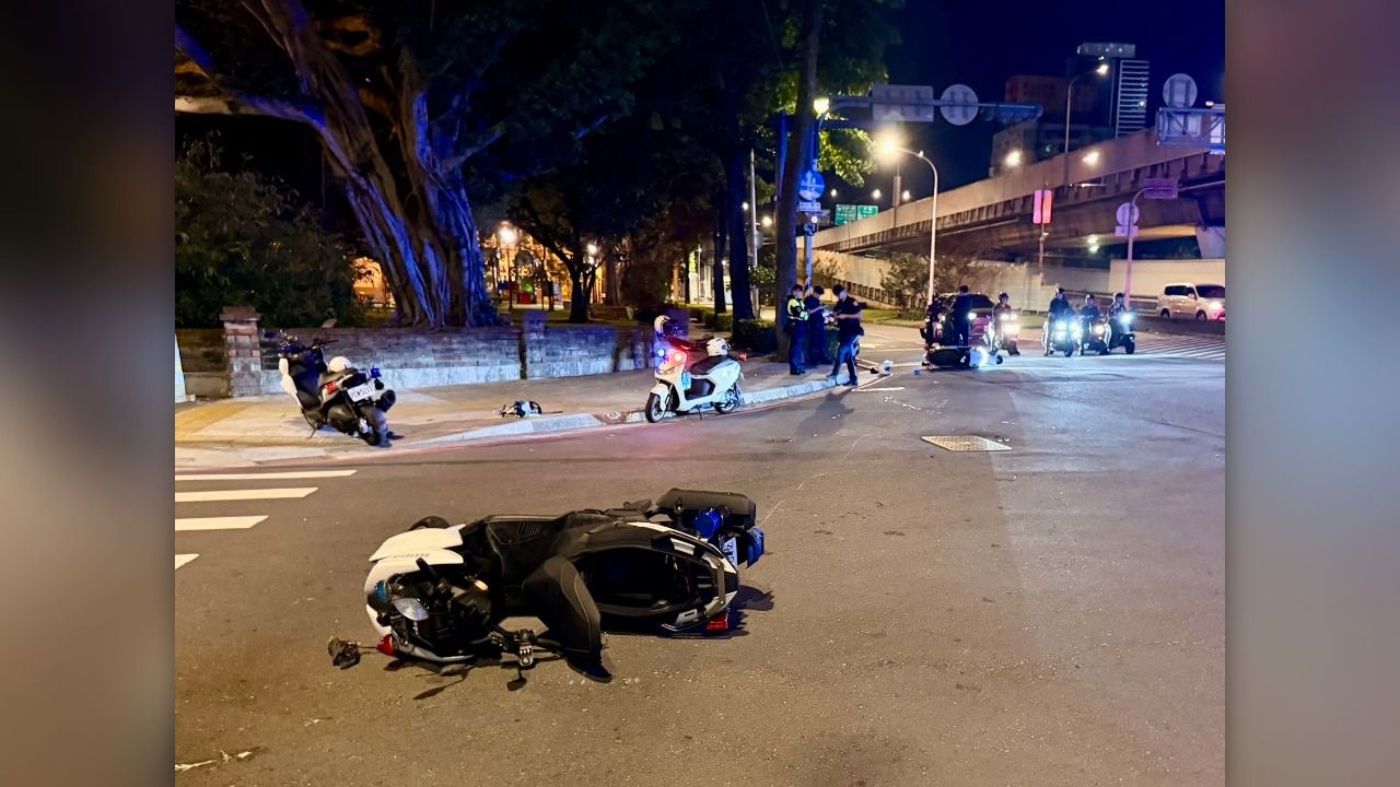 新北2警圍捕違規拒檢逃逸騎士 路口不慎對撞!2人送醫