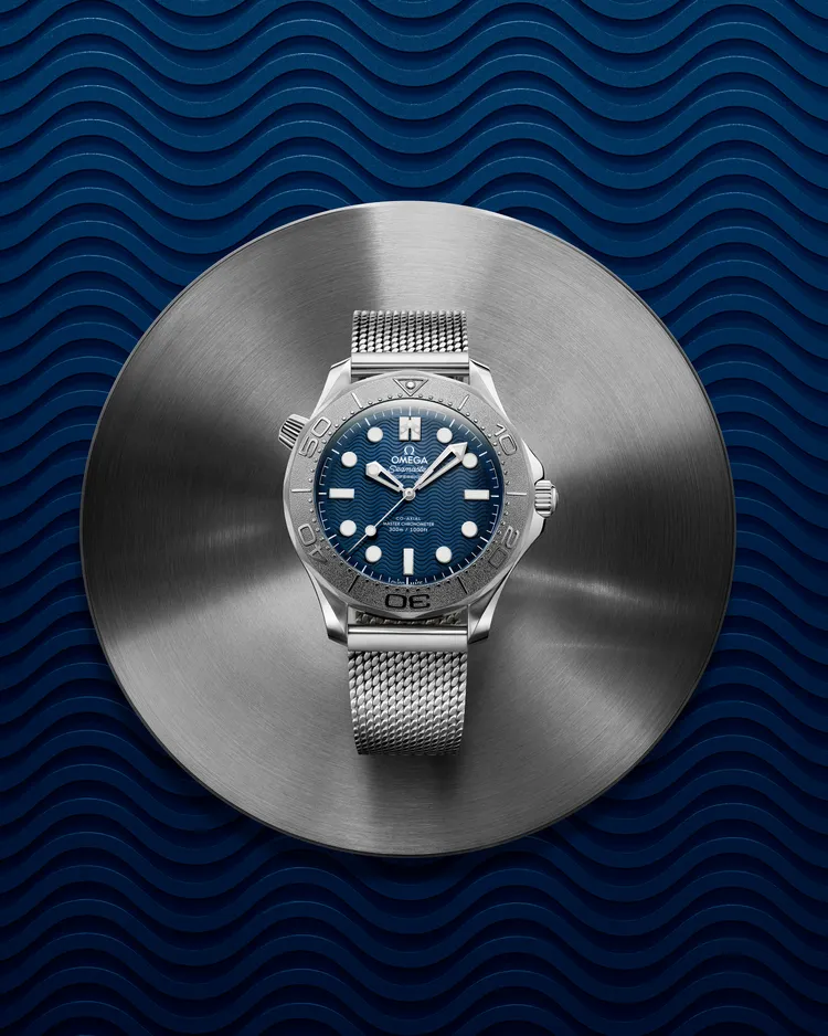 OMEGA海馬潛水300米系列James Bond限定款，26萬1000元。品牌提供
