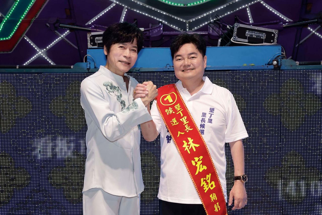 張秀卿前夫突現身屏東參選 助選團一排開全是大咖歌王歌后