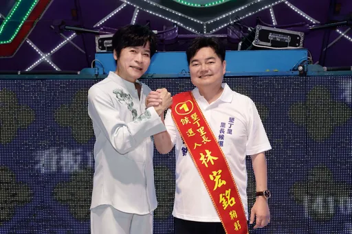 張秀卿前夫突現身屏東參選　助選團一排開全是大咖歌王歌后