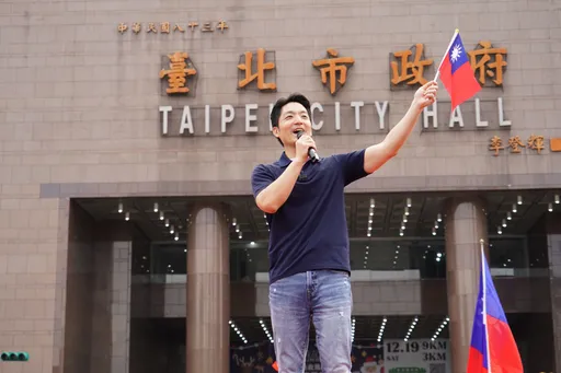 蔣萬安競選MV秀張育成未授權！國慶升旗時道歉了