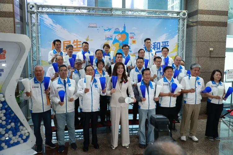 國民黨14日下午舉辦「115年KMT中央助講團」成立誓師大會，邀集黨籍立委、黨務幹部及專家學者、前政務官等組成最強團隊，全力爭取勝選。國民黨提供