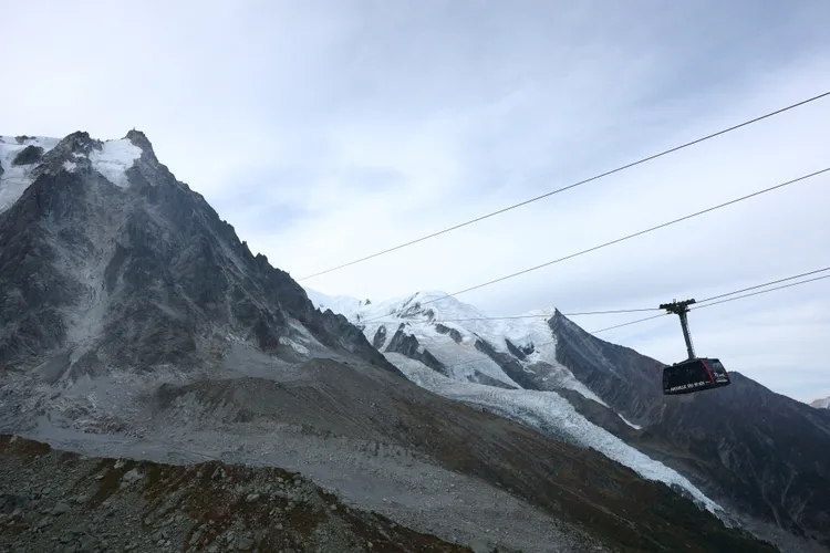 法國阿爾卑斯山脈的「南針峰」是最適合眺望白朗峰的地點。路透社