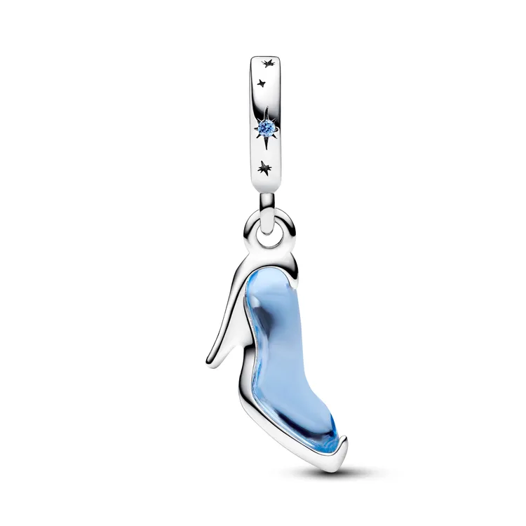PANDORA迪士尼《仙履奇緣》玻璃鞋造型吊飾，2880元。品牌提供