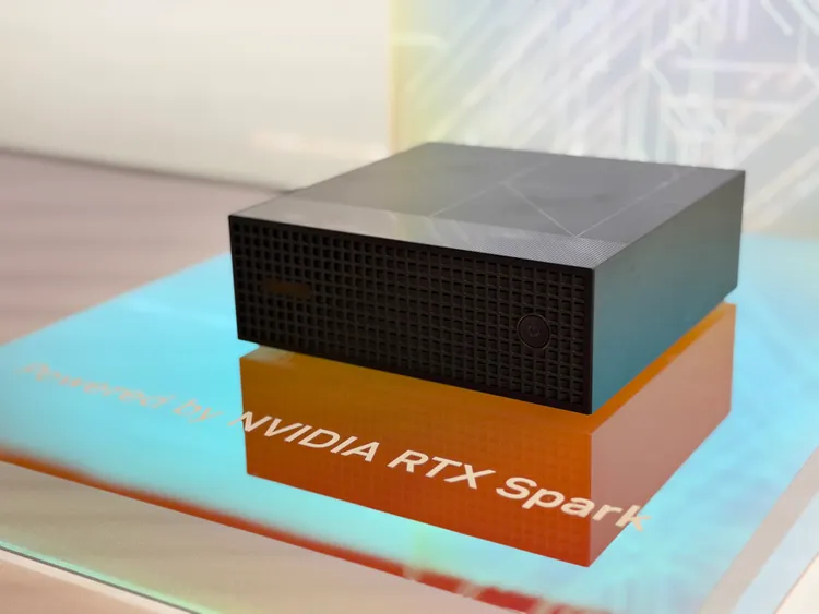 NVIDIA RTX Spark整合Blackwell RTX繪圖與AI技術，最高提供128GB統一記憶體，讓使用者在輕薄筆電上執行大型AI模型、處理影音創作及暢玩3A遊戲。趙筱文攝