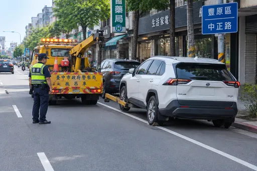 台中拖吊違停車驚見車內有2童　員警被處分！家長接受親職教育