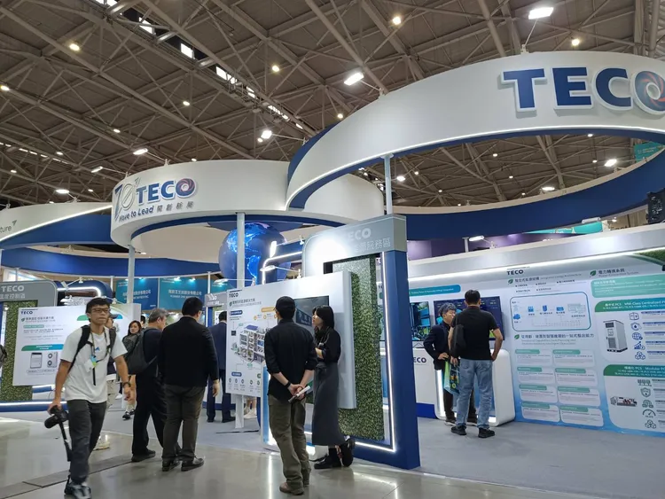 東元電機參加「2026台灣國際智慧能源週暨淨零永續展」，以「智慧微電網，打造強韌供電」為主題。許麗珍攝