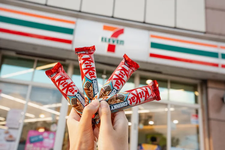 「黑白巧風味奇趣威化」於7-ELEVEn限定販售；「KitKat迷你威化繽紛組」則於好市多限定販售。業者提供
