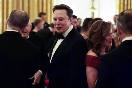 SpaceX、特斯拉雙漲　「兆元男」馬斯克回來了！
